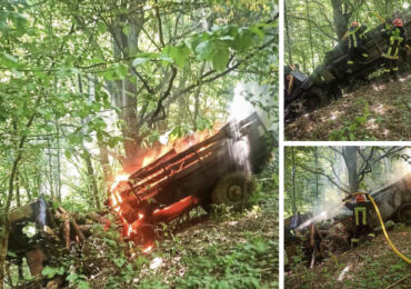 На Ужгородщині на ходу загорілась вантажівка з дровами