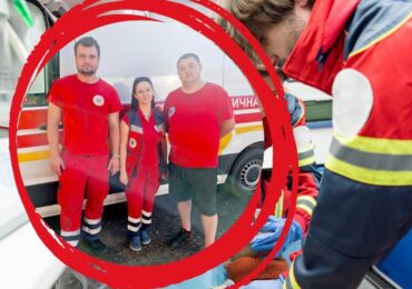 У Мукачеві медики швидкої врятували життя чоловіку, якому стало зле на роботі