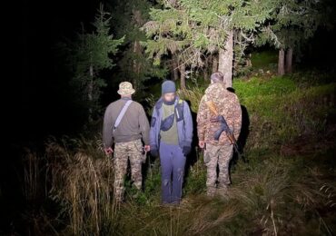 Отруєння, голод, холод, спрага, втома, ведмеді, вовки, дрони й гелікоптер: на Закарпатті молодик 4 дні блукав у горах