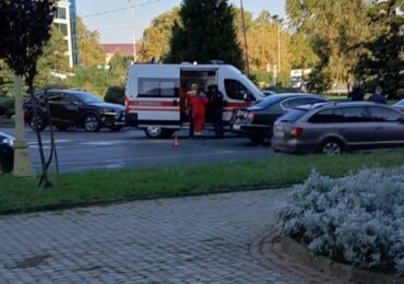 В Ужгороді сталася ДТП поблизу 16-ти поверхівки