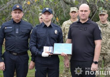 Поліцейським з Рахівщини, які врятували дитину та будинок від пожежі, вручили відзнаки