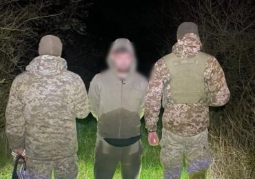 Чоловік заблукав та ледь не втопився у болоті при спробі втечі в Угорщину