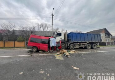 Поліція Тячівщини розслідує ДТП, внаслідок якої загинуло двоє людей