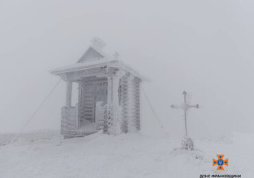 На високогір‘ї Карпат температура повітря -5°C