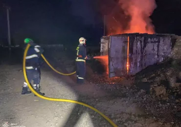 Перечинські рятувальники ліквідували пожежу в будівельному вагончику