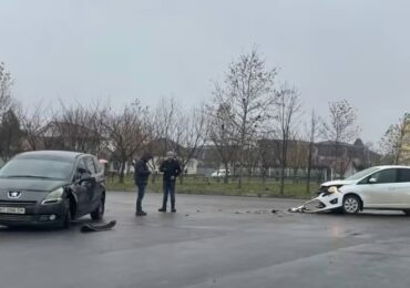 У Мукачеві сталася ДТП за участі двох автівок