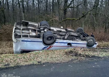 Мукачівські рятувальники ліквідували наслідки ДТП за участі рейсового автобуса