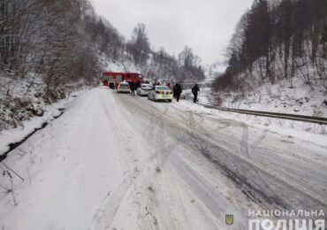 На Рахівщині авто злетіло в річку: внаслідок ДТП загинула 35-річна жінка