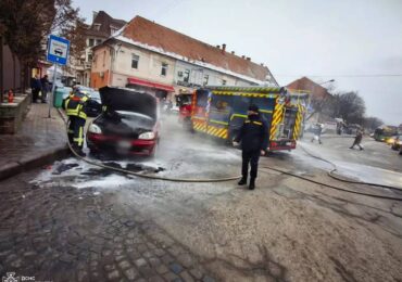 У Мукачеві рятувальники ліквідували пожежу в автомобілі