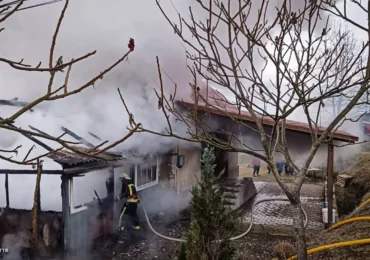 Тячівські рятувальники під час пожежі вберегли від знищення двоповерховий будинок