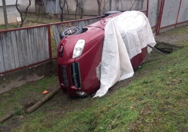 Авто перекинулося в кювет: на Закарпатті сталася ДТП