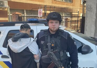В Мукачеві поліцейські охорони затримали крадія
