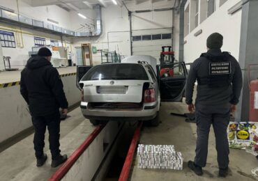 На кордоні зі Словаччиною в автомобілі закарпатки знайшли безакцизні сигарети