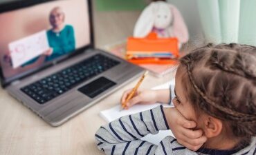 В Ужгороді школи переходять на дистанційне навчання