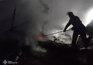 Швидка реакція сусідів врятувала життя подружжю під час пожежі в Мукачеві