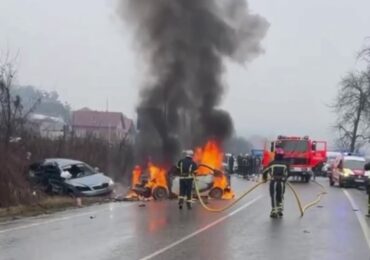 Внаслідок ДТП на Закарпатті загорівся автомобіль