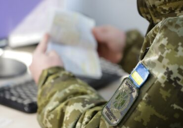 На Закарпатті викрили двох ухилянтів із підробленими документами