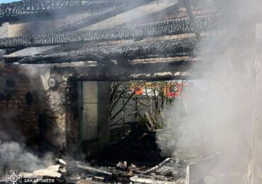 Рятувальники Тячева ліквідували пожежу в гаражі