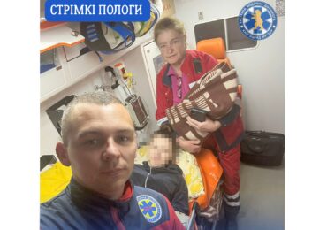 На Закарпатті медики екстреної допомоги прийняли пологи просто в автомобілі