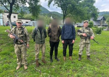 Прикордонники виявили трьох порушників у Карпатах за допомогою дрона