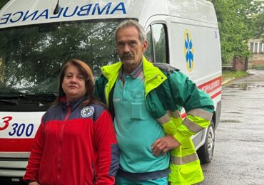 На Закарпатті бригада екстреної допомоги прийняла пологи у жінки з порушенням слуху просто вдома