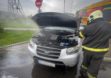 У Мукачеві загорівся автомобіль Hyundai