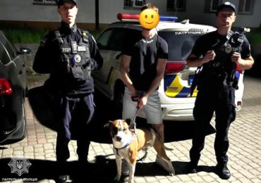 У Мукачеві патрульні повернули власнику його чотирилапого друга