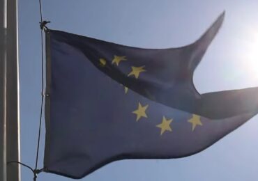 На площі Народній в Ужгороді урочисто підняли стяг Євросоюзу