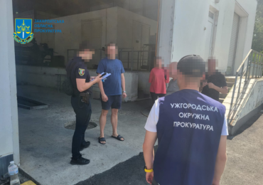 В Ужгороді викрито організовану злочинну групу банкірів, які привласнювали кошти пенсіонерів з окупованих територій