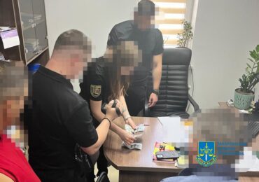 На Закарпатті оголосили підозру адвокату, затриманому за одержання 17 300 доларів хабаря