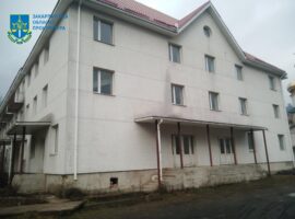 Міськраду Рахова зобов’язали завершити реєстрацію пологового корпусу