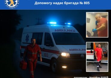 На Закарпатті медики "швидкої" врятували літнього чоловіка, який впав із драбини