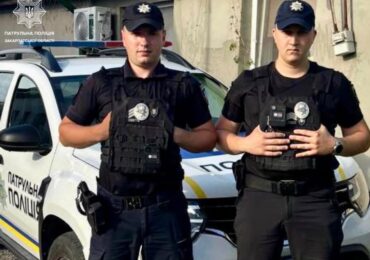 В Мукачеві патрульні надали домедичну допомогу дівчині, яка намагалася завдати собі шкоди