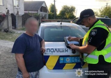 На Ужгородщині притягнули до відповідальності чоловіка, який викинув напризволяще шістьох цуценят