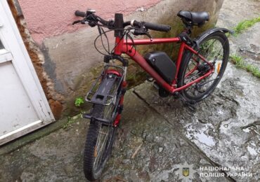 У Рахові жінка викрала електровелосипед із помешкання місцевого жителя