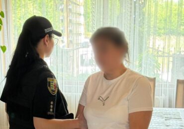 На Закарпатті затримали сімейну лікарку за торгівлю фіктивними довідками про інвалідність для виїзду за кордон