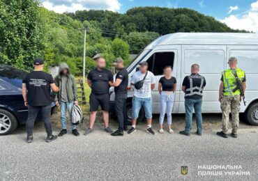 Використовували автомобіль пекарні: на Рахівщині подружжя та їх спільник організували канал втечі до Румунії