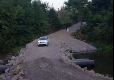 На Мукачівщині облаштували тимчасову переправу на місті зруйнованого мосту
