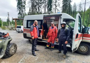 Закарпатські гірські рятувальники надали допомогу 20-річній туристці з Вінниці