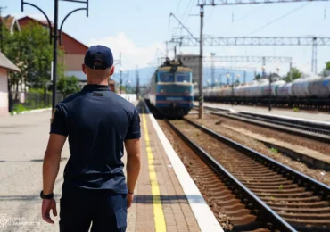 Евакуаційний потяг привіз на Закарпаття дві родини з Донеччини