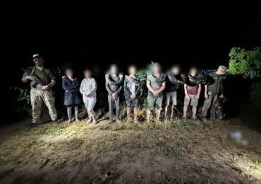 На Закарпатті зупинили групу «водолазів» у супроводі двох жінок