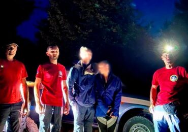 Закарпатські рятувальники допомогли двом мандрівникам зі Львову