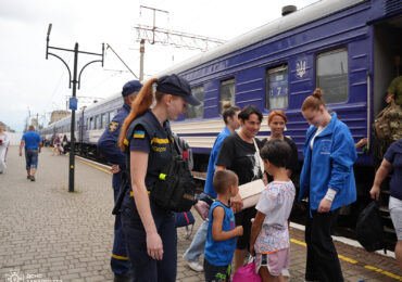 В Мукачево прибув черговий евакуаційний потяг із Дніпропетровської області