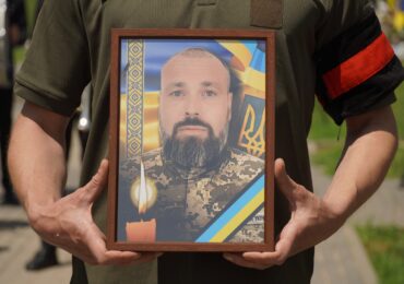 В Ужгороді попрощалися з 44-річним солдатом Віктором Набожним