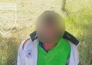 Поліція охорони затримала ужгородця, який побив 61-річну жінку на території навчального закладу