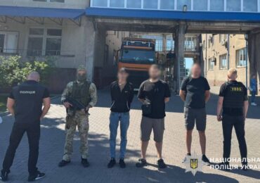 На Закарпатті затримали зловмисника, який намагався підкупити прикордонника для незаконного переправлення осіб через кордон