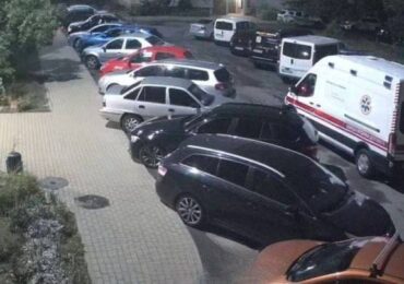 В Ужгороді чоловік побив дівчину, а коли приїхала поліція вистрибнув із 7-го поверху