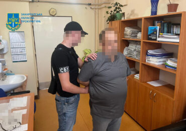 На Закарпатті вручили підозру медику, який налагодив схему лікування пацієнтів «на папері»