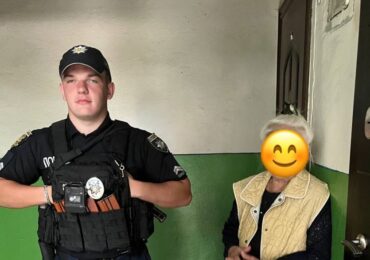 В Ужгороді патрульні допомогли 84-річній громадянці повернутися додому