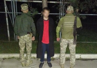 На кордоні зі Словаччиною затримали іноземця, який коліями йшов в Україну